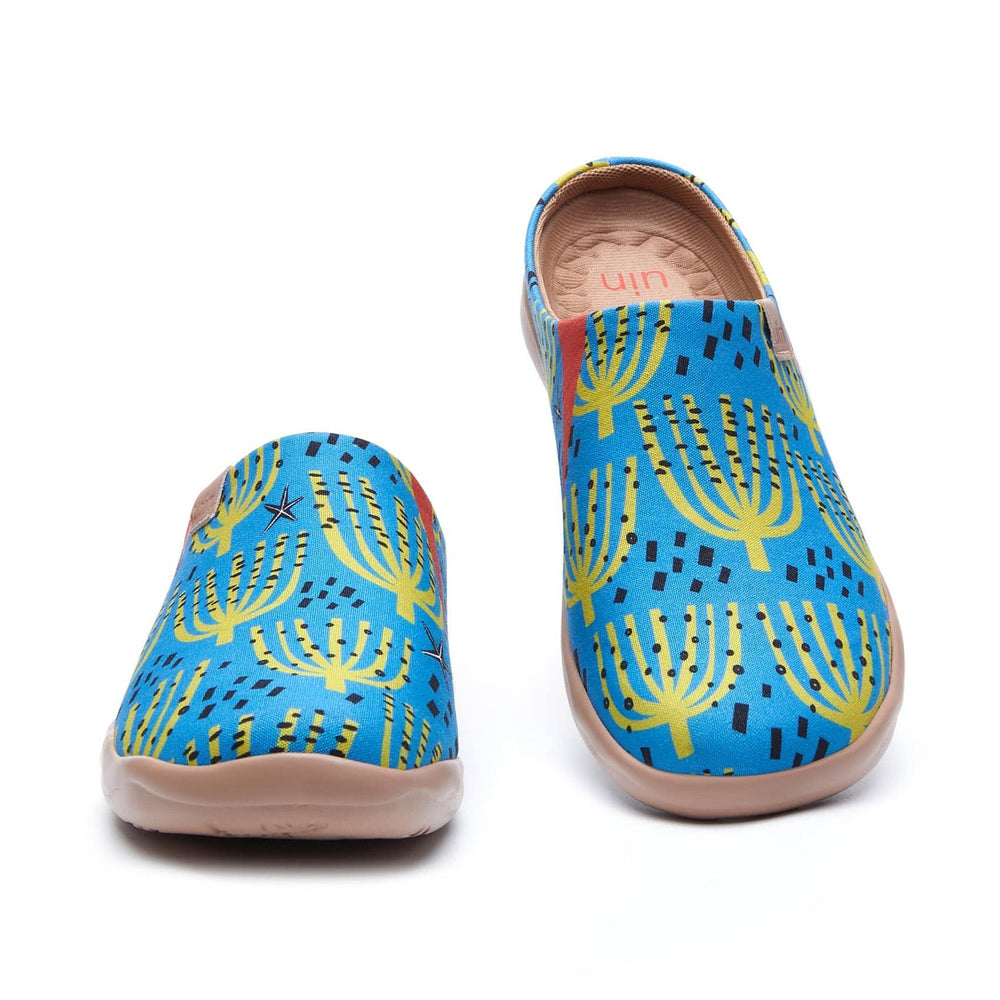 UIN Footwear Women Happy Corals Malaga Women Canvas loafers