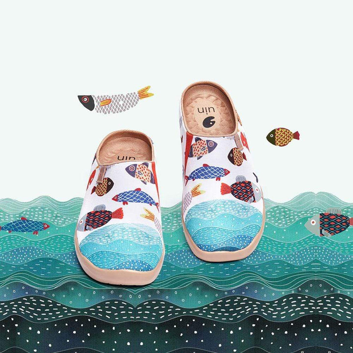 UIN Footwear Women Happy Fish Women Slipper Canvas loafers