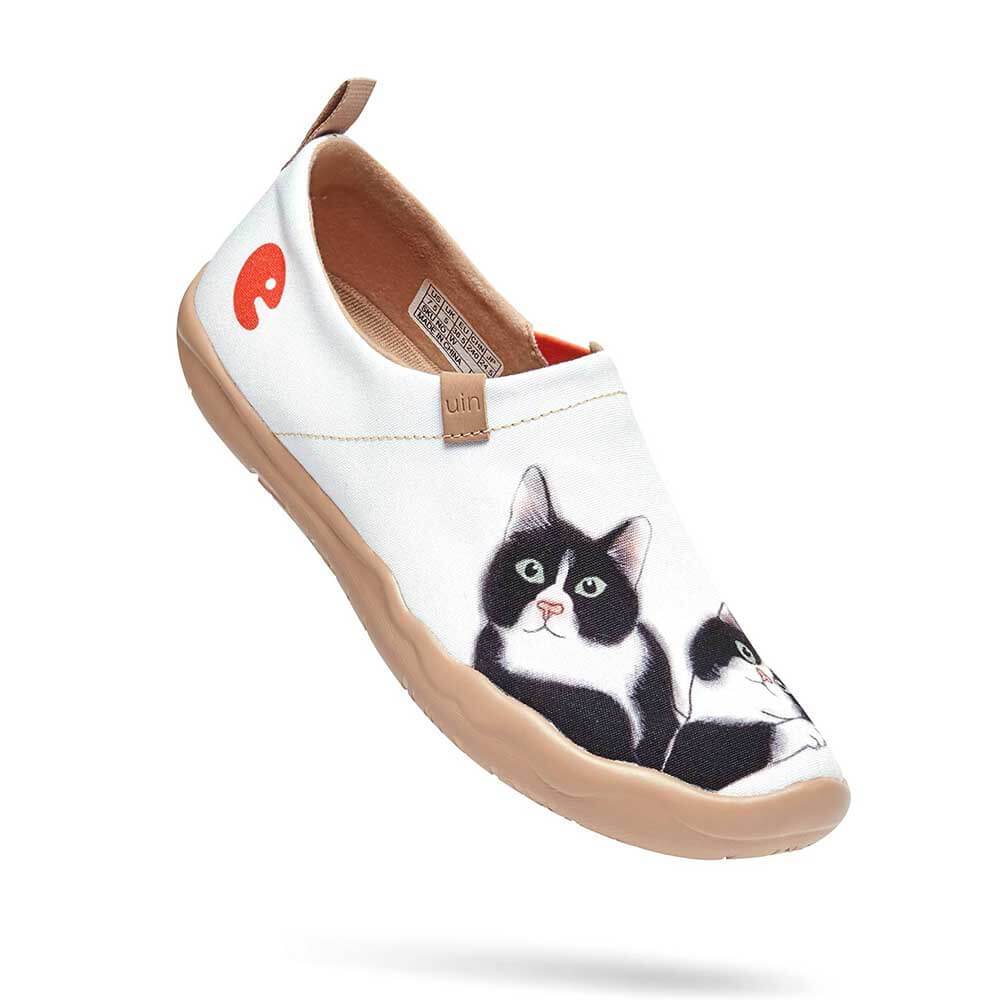 UIN Footwear Women Milky Kitty Women Canvas loafers