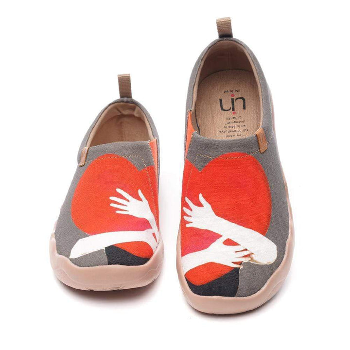 UIN Footwear Women Warm Heart Canvas loafers